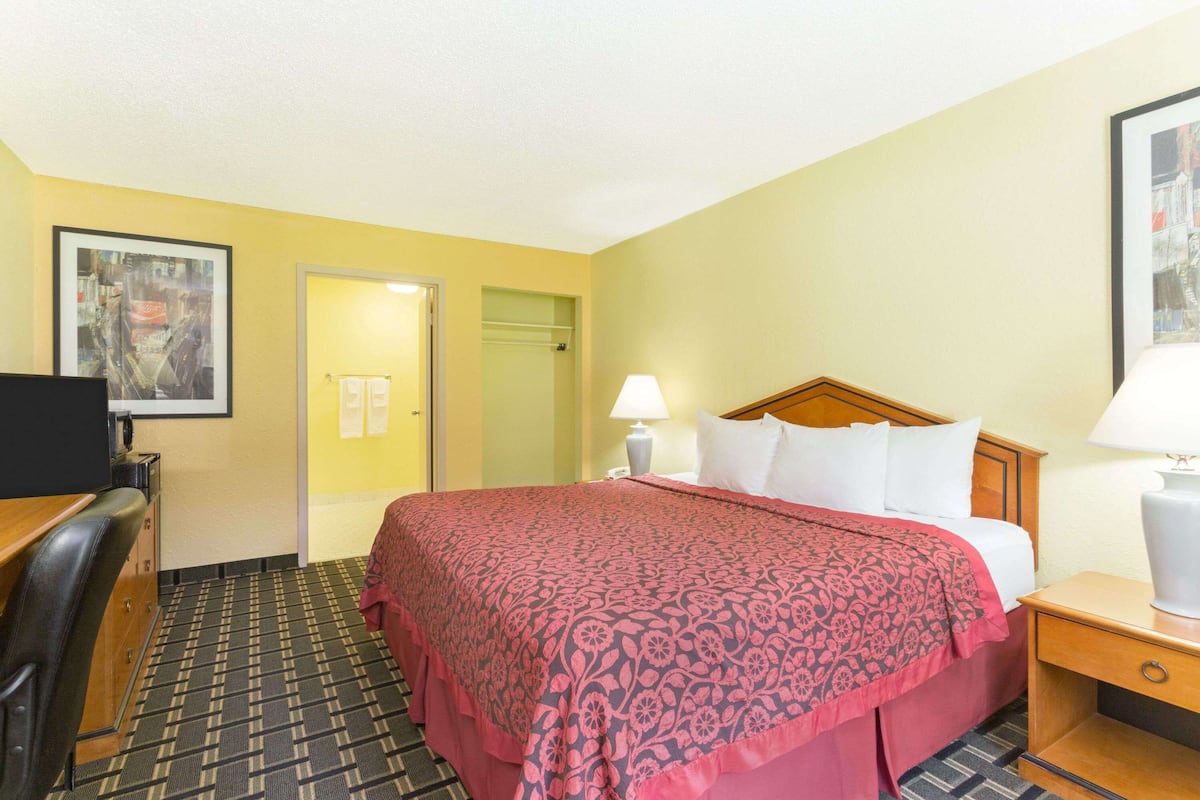 In-room safe, desk, iron/ironing board, free cots/infant beds