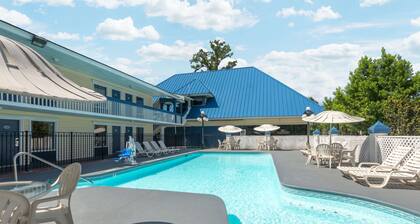 Days Inn by Wyndham Savannah Airport