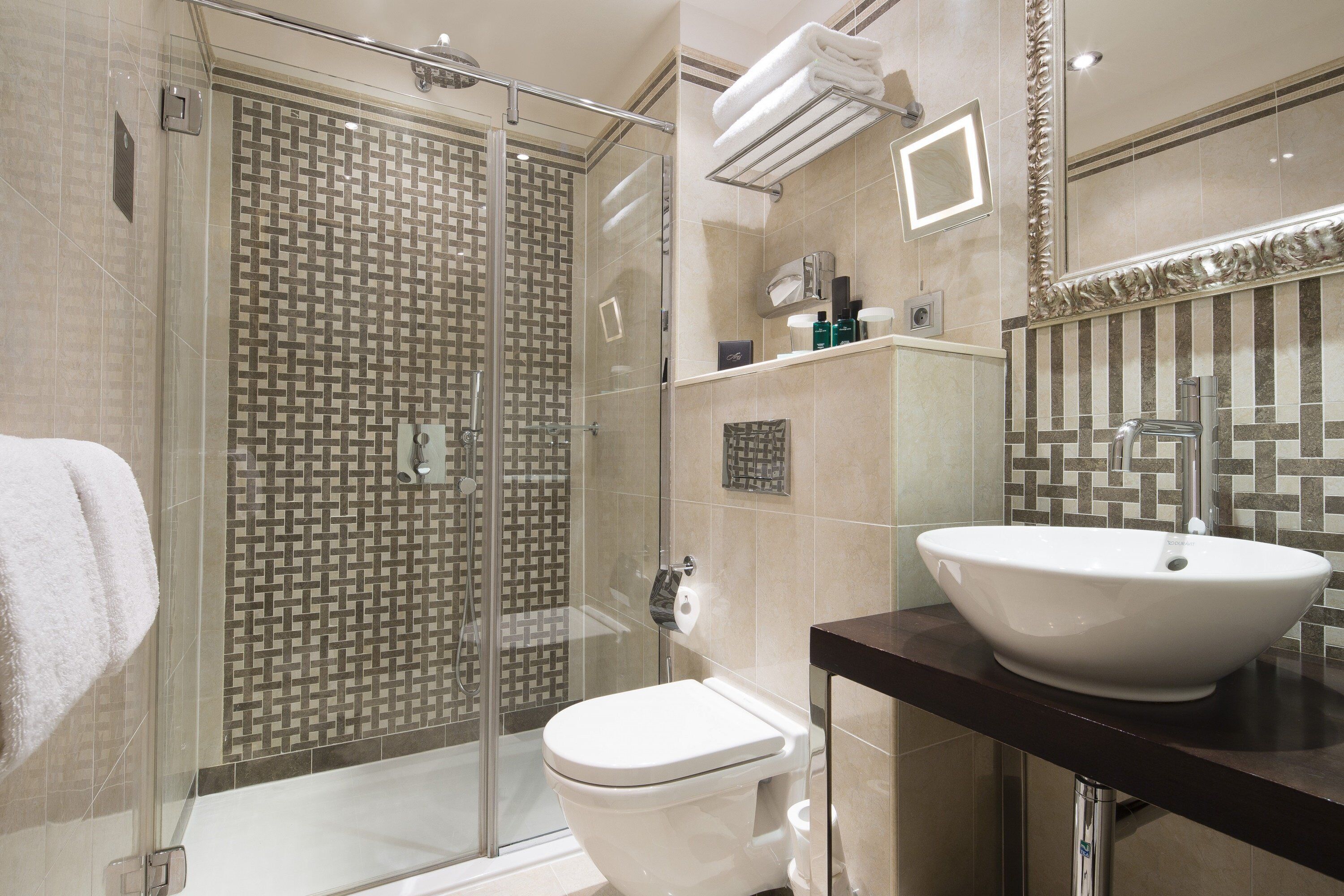 classic room | bathroom shower