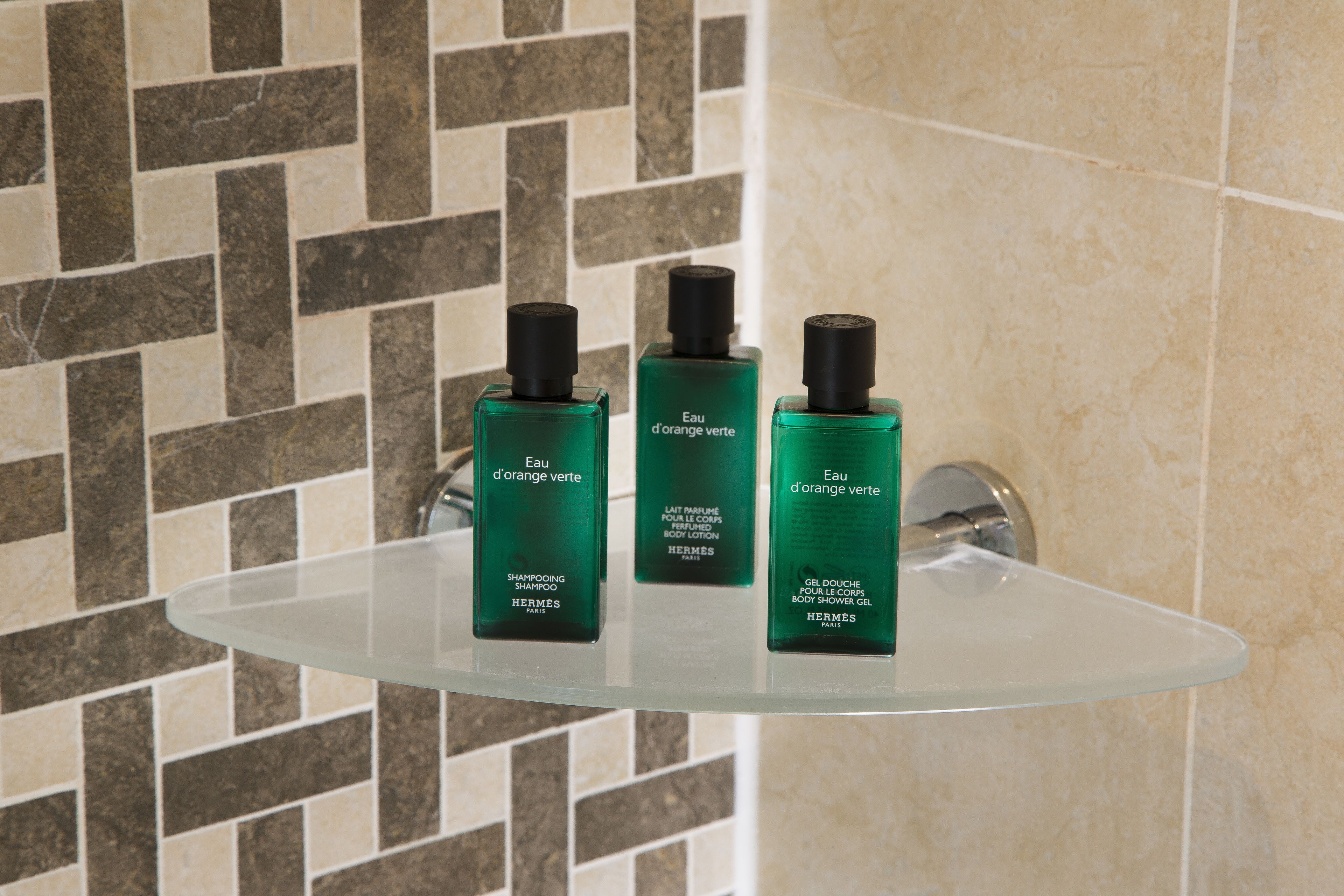 executive room | bathroom amenities | combined shower/bathtub, designer toiletries, hair dryer, slippers