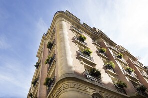 Building design - Hotel Ares Eiffel (Paris)