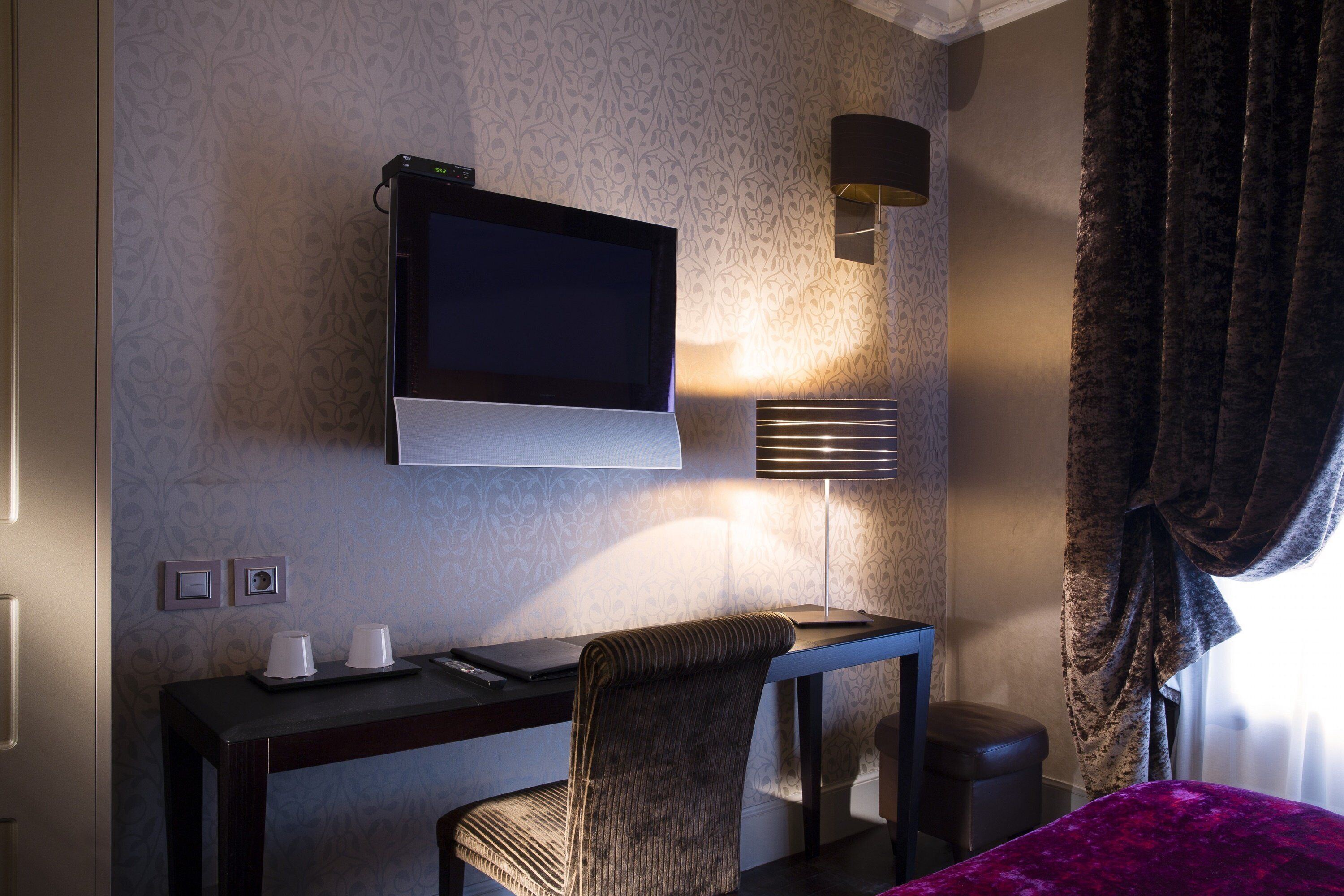 deluxe room | in-room business centre