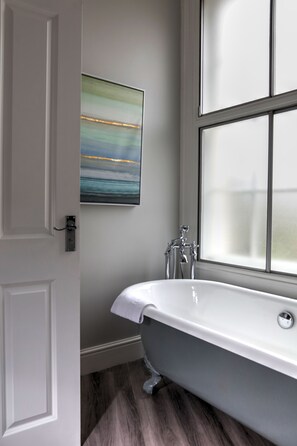 Junior Suite, 1 Double Bed, Non Smoking | Bathroom