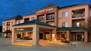 A Courtyard Marriott hotel with a covered entrance, multiple balconies, and a parking lot. - Courtyard Bloomington Normal (Normal)