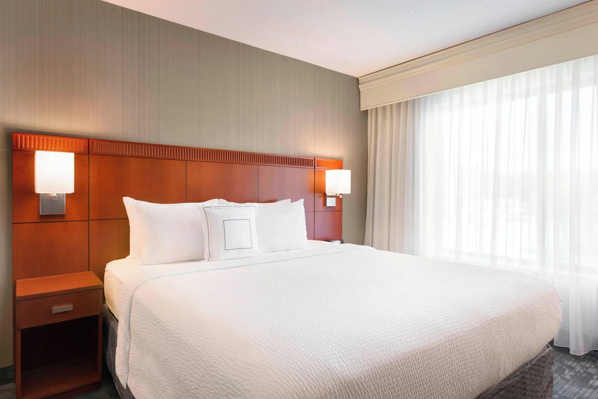 1 bedroom, premium bedding, minibar, desk