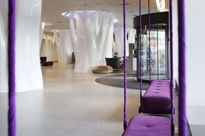 Siddeområde i lobbyen