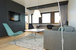 Junior Suite | In-room safe, laptop workspace, soundproofing, iron/ironing board - Scandic Copenhagen (Copenhagen)