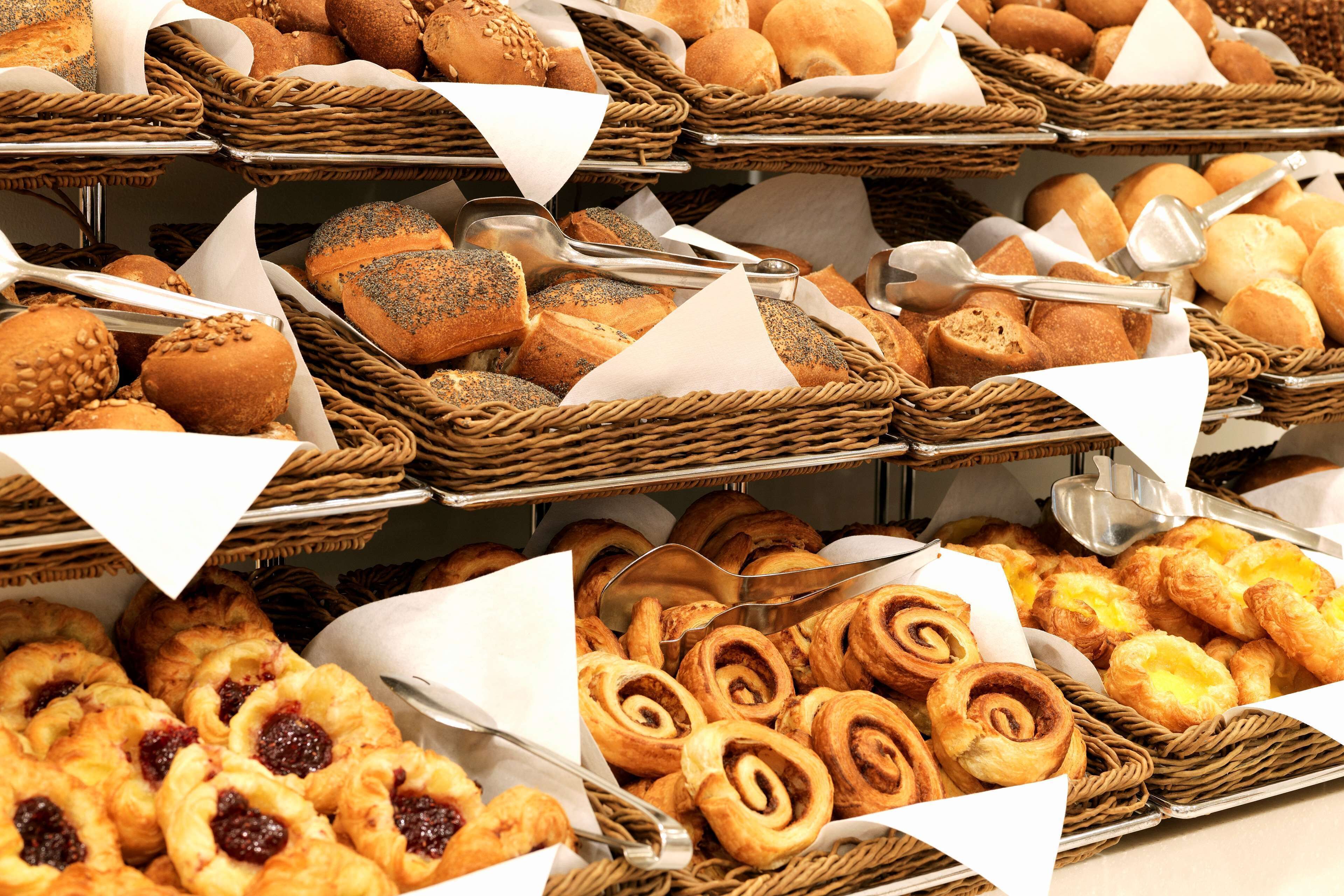 Frokostbuffé hver dag (DKK 229 per person)