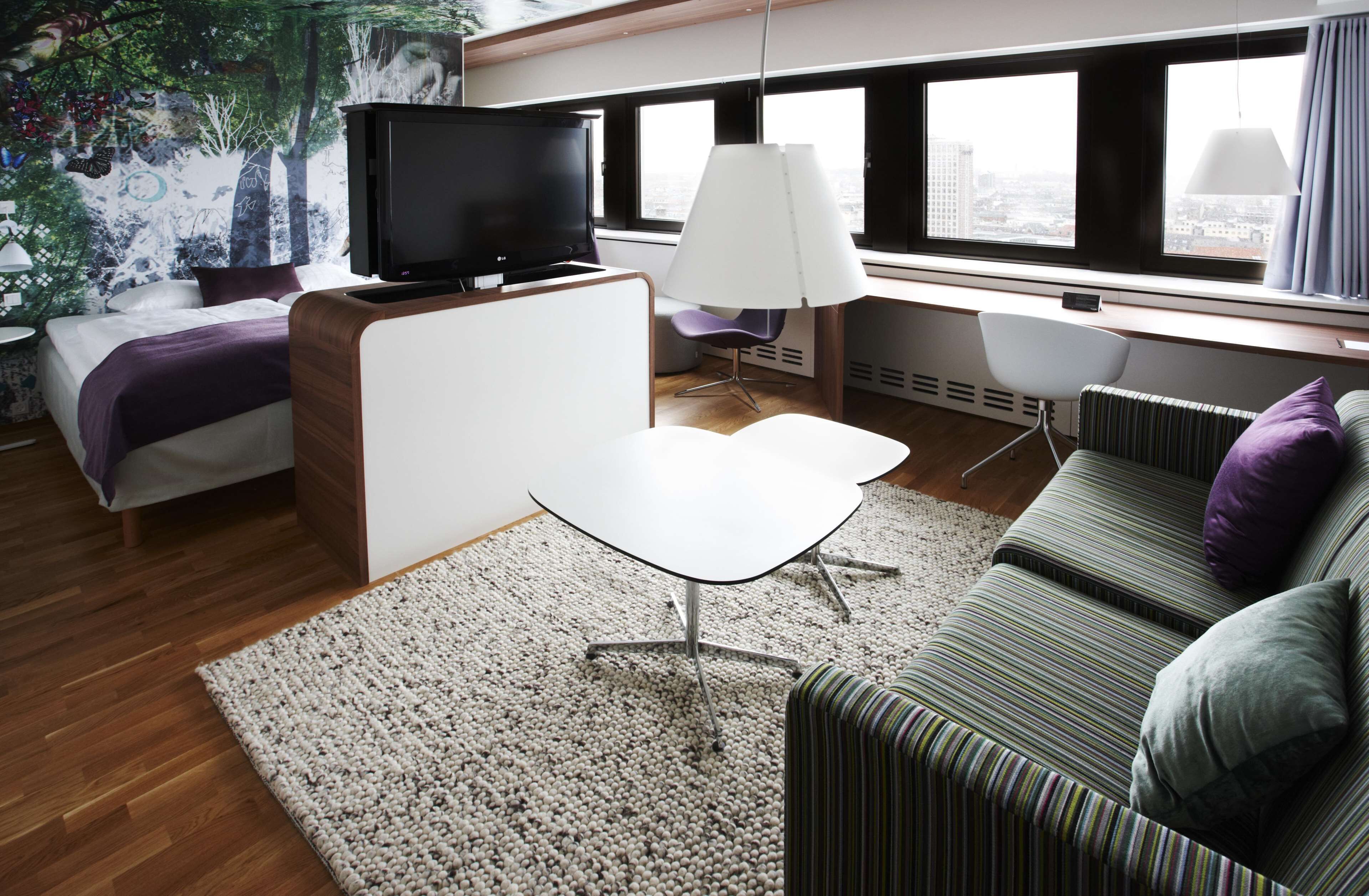 junior suite | 1 bedroom, in-room safe, laptop workspace, soundproofing