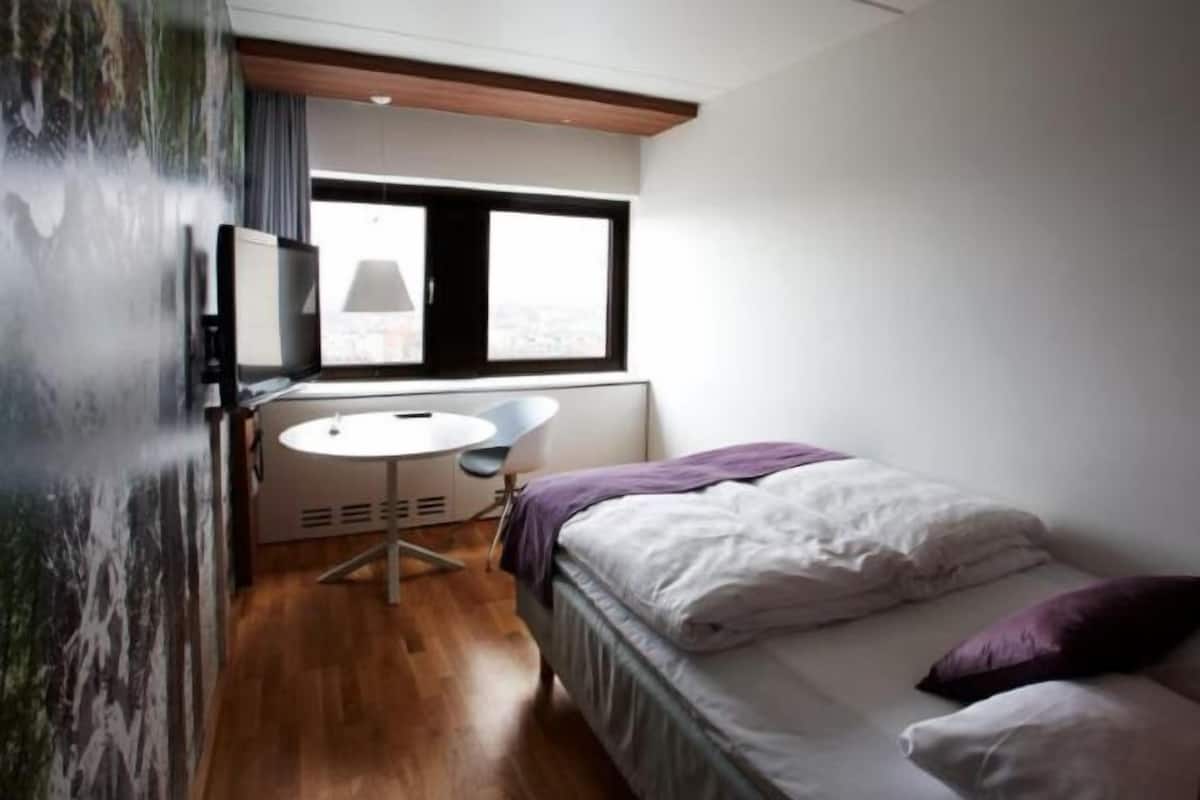 1 bedroom, in-room safe, laptop workspace, soundproofing