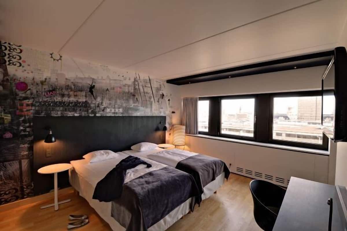 1 bedroom, in-room safe, laptop workspace, soundproofing
