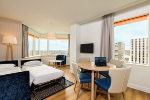 1 bedroom, premium bedding, in-room safe, desk