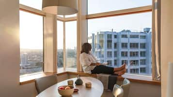 Apartment, 2 Bedrooms | Premium bedding, in-room safe, desk, soundproofing