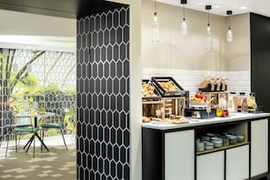 Tägliches Frühstücksbuffet (19 EUR pro Person)