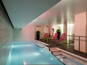 A swimming pool with steps leading into it, surrounded by tiled walls and a few chairs. - Aparthotel Adagio Paris Centre Tour Eiffel (Paris)