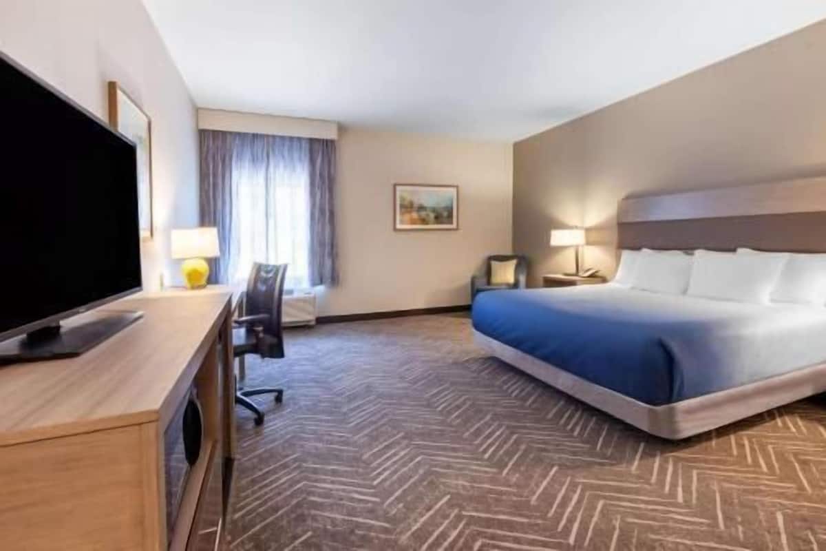 Ropa de cama de alta calidad, camas con pillow-top y escritorio