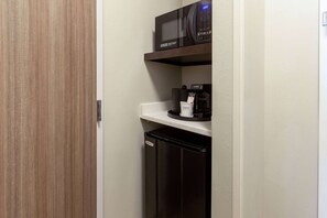 A compact kitchenette with a microwave, coffee machine, and a refrigerator. - La Quinta Inn & Suites by Wyndham Middletown-Goshen (Middletown)