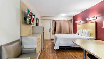 Superior kamer, 1 kingsize bed (Smoke Free) | Een bureau, verduisterende gordijnen, een strijkplank/strijkijzer