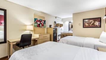 Rom – deluxe, 2 dobbeltsenger (Smoke Free) | Skrivebord, blendingsgardiner, strykejern/-brett og wi-fi (inkludert)