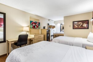 华丽客房, 2 张双人床 (Smoke Free) | 办公桌、遮光窗帘、熨斗/熨衣板、免费 WiFi