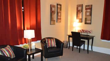 Deluxe Suite, 1 Queen Bed, City View, Corner | Living room | 28-inch flat-screen TV with cable channels, TV