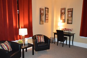 Deluxe Suite, 1 Queen Bed, City View, Corner | Living room | 28-inch flat-screen TV with cable channels, TV