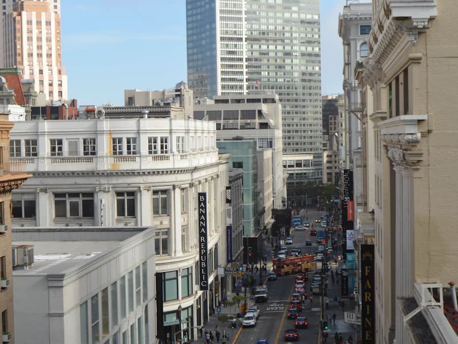 Deluxe Suite, 1 Queen Bed, City View, Corner | City view