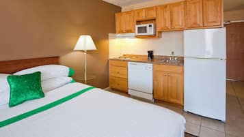 Desk, laptop workspace, iron/ironing board, free WiFi