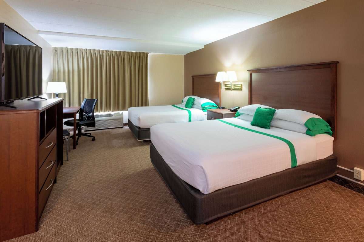 Standard Room, 2 Queen Beds (Two Queen Beds Room)