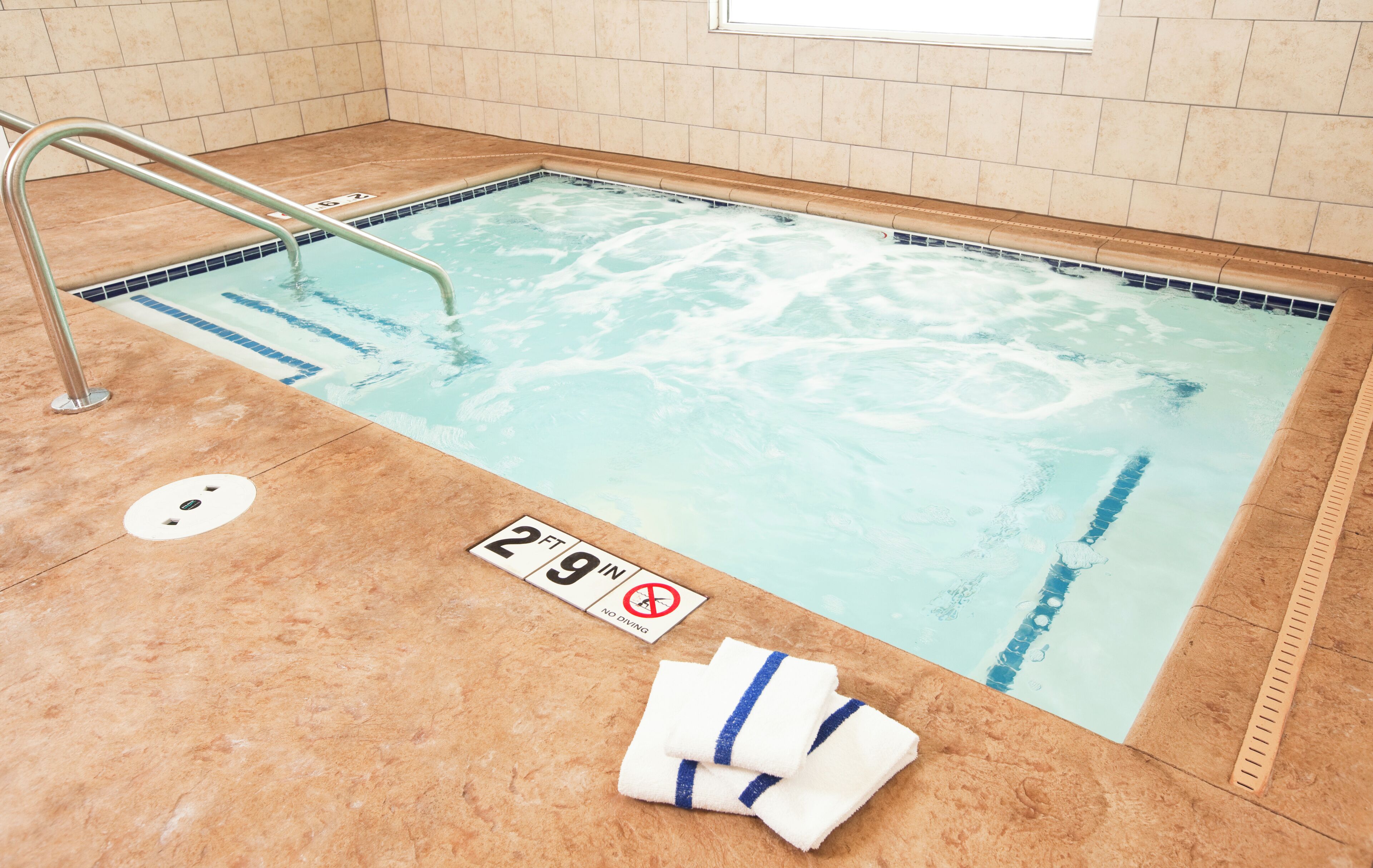Indoor spa tub
