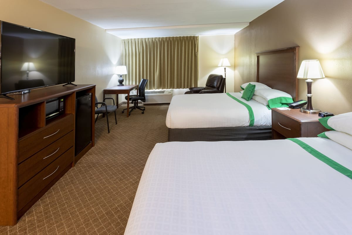 Desk, laptop workspace, iron/ironing board, free WiFi