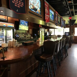 2 bars/lounges, poolside bar, beach bar - Hilton Head Island Beach & Tennis Resort (Hilton Head Island)