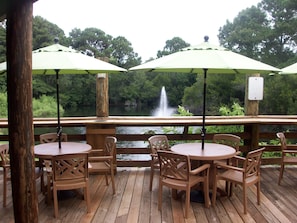 3 restaurants, lunch, dinner served; local cuisine