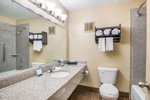 Room, 2 Double Beds, Accessible, Non Smoking | Bathroom | Combined shower/tub, free toiletries, hair dryer, towels - Quality Inn Sweetwater I-20 (Sweetwater)