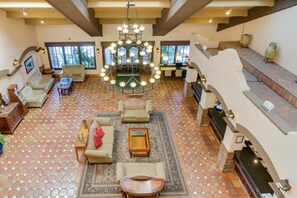 Lobby - The Buena Park Grand Hotel & Suites (Buena Park)