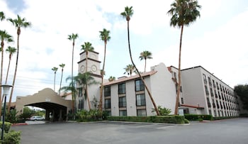 Buena Park Grand Hotel & Suites