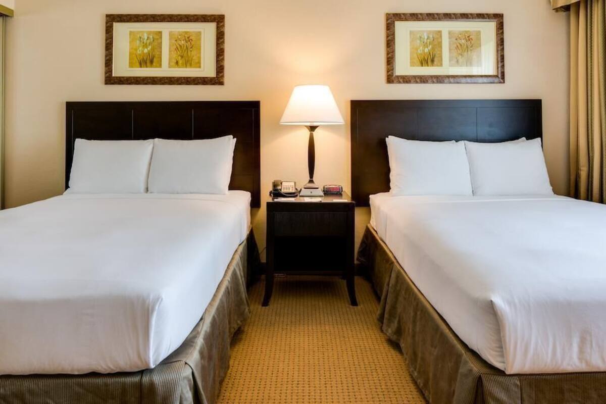 Hypo-allergenic bedding, minibar, in-room safe, desk