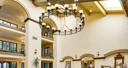 Buena Park Grand Hotel & Suites