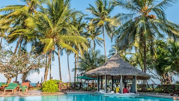 Outdoor pool, pool loungers