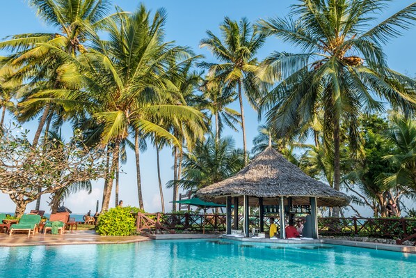 Outdoor pool, pool loungers