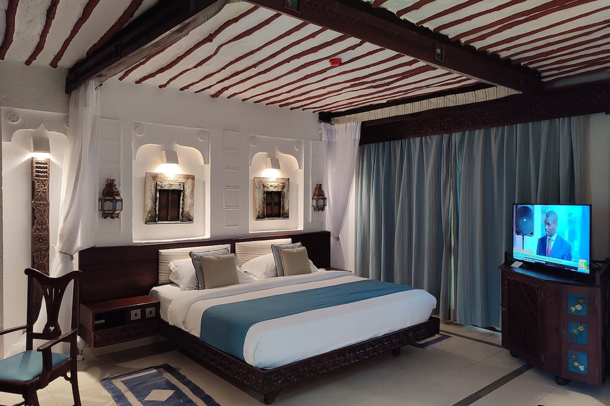 family room, non smoking, garden view | premium bedding, down duvets, free minibar items, in-room safe