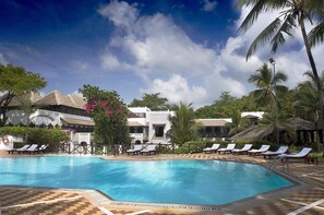Outdoor pool, sun loungers