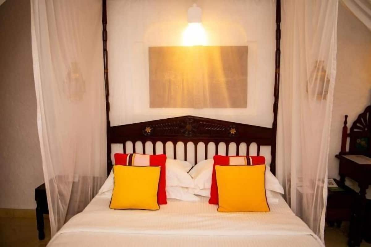 Premium bedding, down comforters, free minibar items, in-room safe