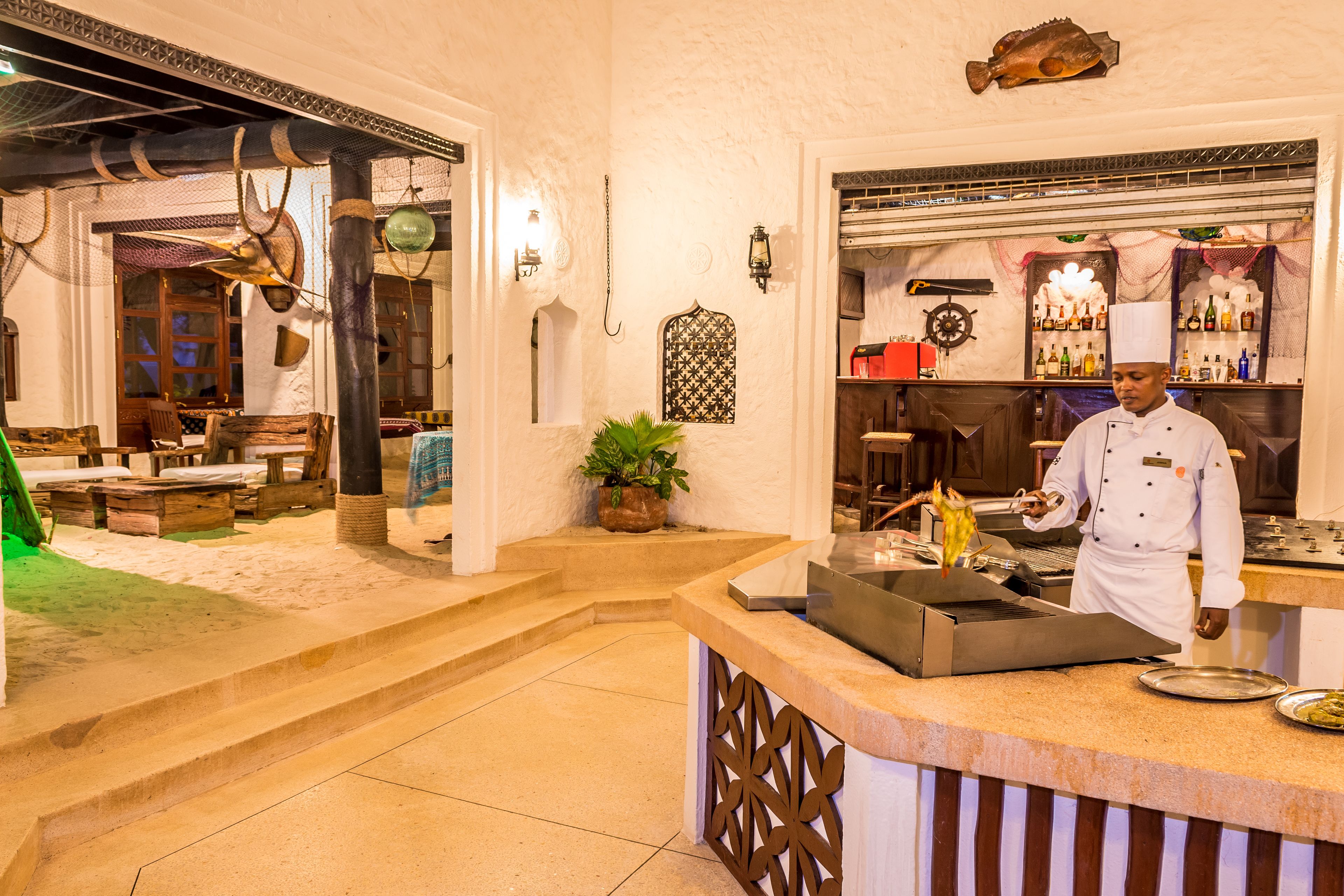 3 restaurantes, se sirve desayuno 