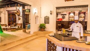 3 restaurants, breakfast served