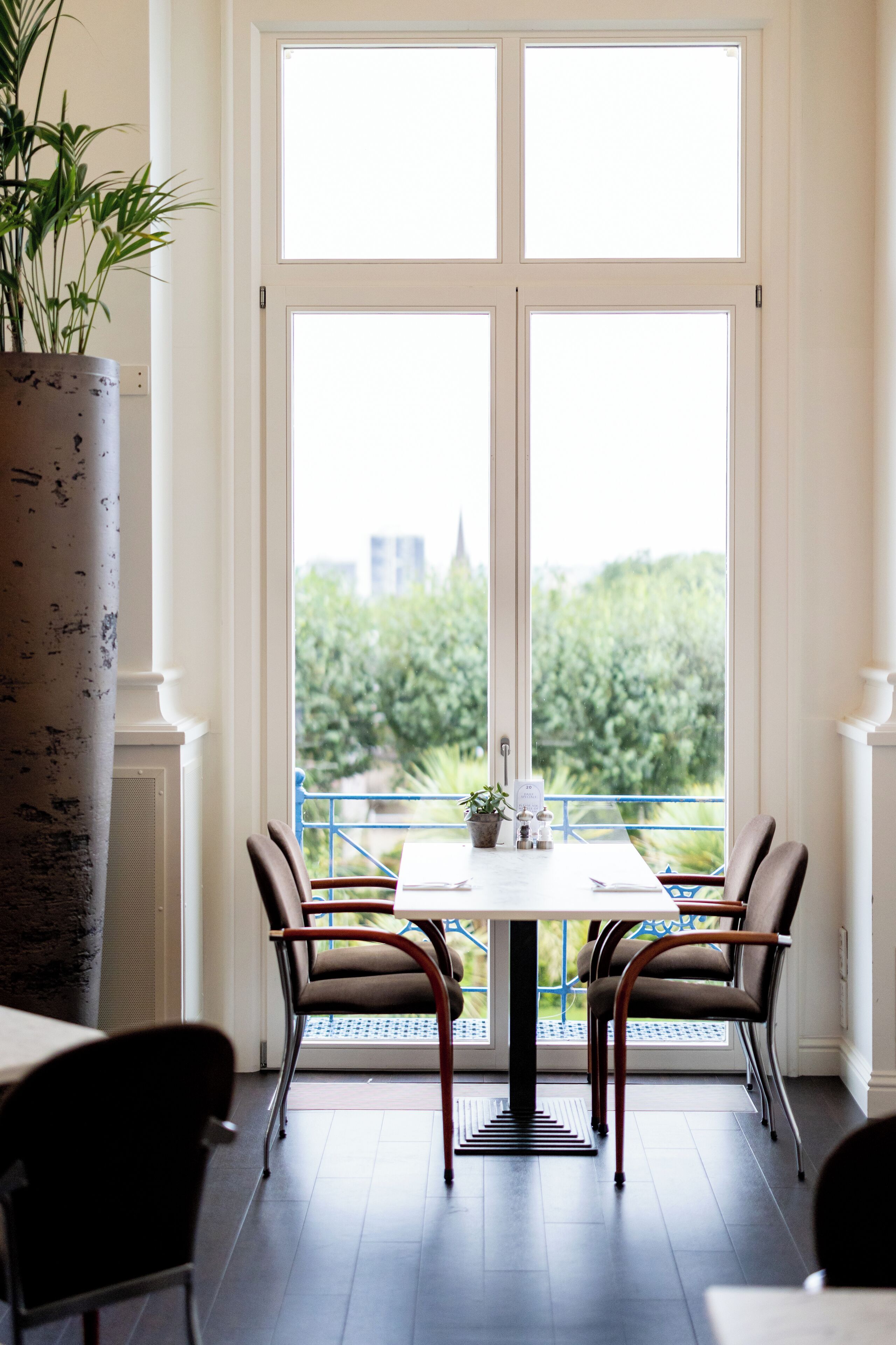 breakfast, lunch and dinner served