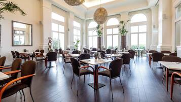 Frokost, lunsj og middag serveres