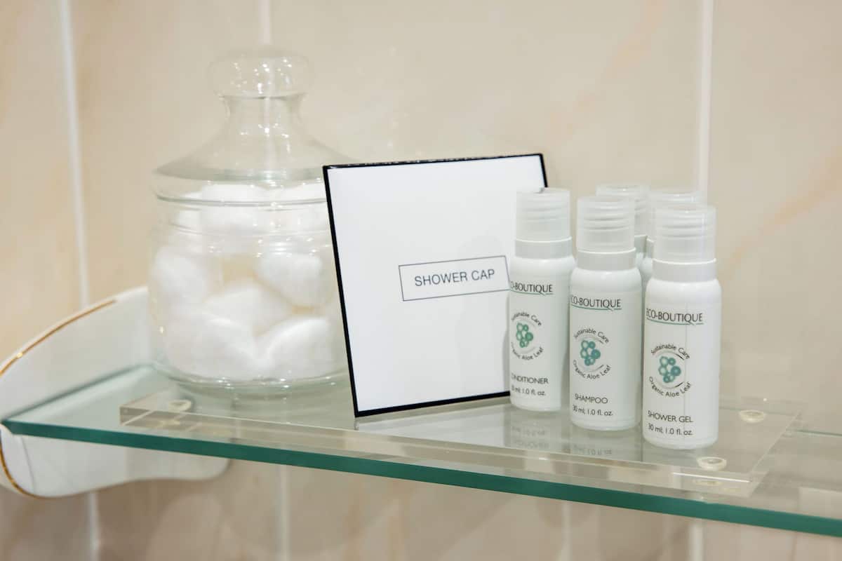 classic single room | bathroom | free toiletries, hair dryer, bathrobes, slippers