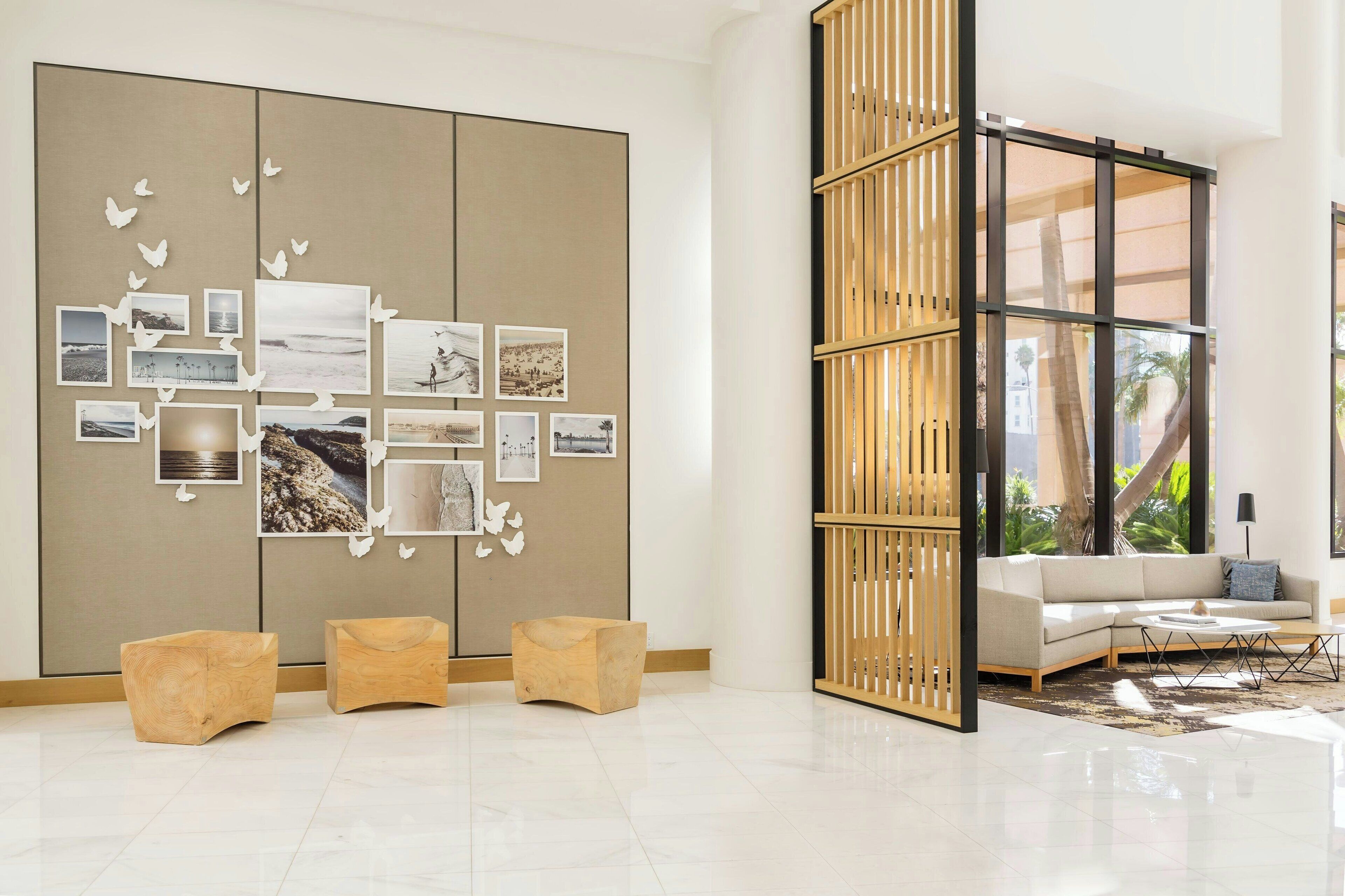 Lobby-lounge