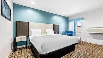 Bureau, fer et planche à repasser, Wi-Fi gratuit, draps fournis